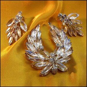 1950s Juliana Big Clear Crystal Wreath Brooch w Earrings Delizza Elster Set 1508